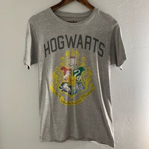 Harry Potter Hogwarts Crest Gray Classic T